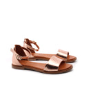 Sandalo flat in pelle da donna