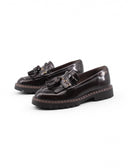 Mocassino lucido con frange e nappine