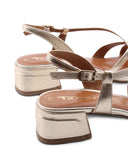 Sandalo laminato oro in pelle da donna