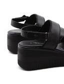 Sandalo nero in pelle con zeppa donna