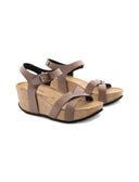 Sandalo nero con zeppa e plateau donna