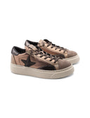 Sneaker in pelle laminata da donna