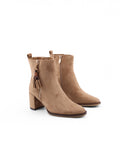 Stivaletto con pendente con nappine