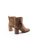 Stivaletto con pendente con nappine