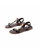Sandalo in pelle con pietre e borchie