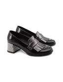 Mocassino in vernice con frange donna