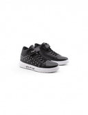 Sneaker nera con borchie da bimba