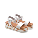 Sandalo bimba in pelle verniciata