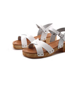 Sandalo da bimba in pelle con tacco