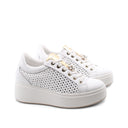 Sneaker gioiello con zeppa interna