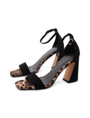 Sandalo animalier con tacco da donna