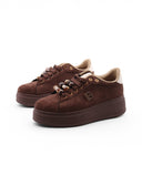 Sneaker marrone con charms da donna