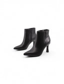 Ankle boot nero con tacco a rocchetto