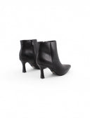 Ankle boot nero con tacco a rocchetto