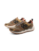 Sneaker in pelle scamosciata e tessuto
