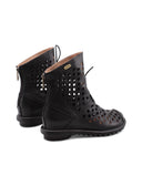 Stivaletto in pelle traforata da donna
