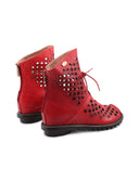 Stivaletto in pelle traforata da donna