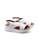 Sandalo zeppa in pelle morbida da donna