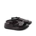 Sandalo zeppa in pelle morbida da donna