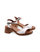 Sandalo in pelle con tacco a blocco