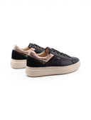Sneaker in pelle con dettaglio strass