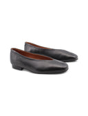 Ballerina a mandorla nera in pelle