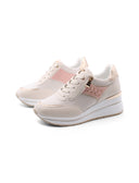 Sneaker zeppa con borchie da donna