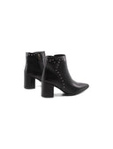 Stivaletto nero con borchie da donna
