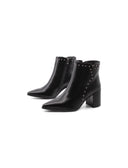Stivaletto nero con borchie da donna