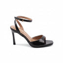 Sandalo ankle strap in vernice da donna