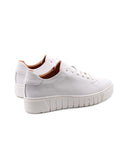 Sneaker bianca in morbida pelle donna
